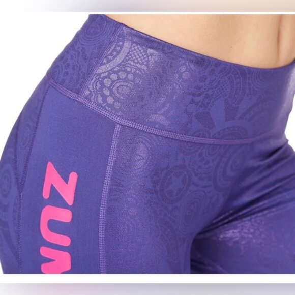 ZUMBA WEAR PEACE LOVE ZUMBA CAPRI LEGGING SPAT SHINY STRETCHY PURPLE IN SIZE XXL - Picture 4 of 6
